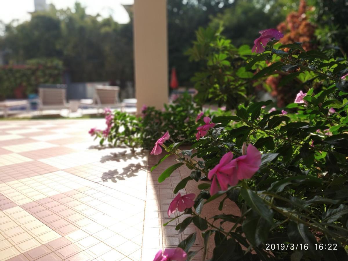 Bluesea Beach Resort Candolim Bagian luar foto
