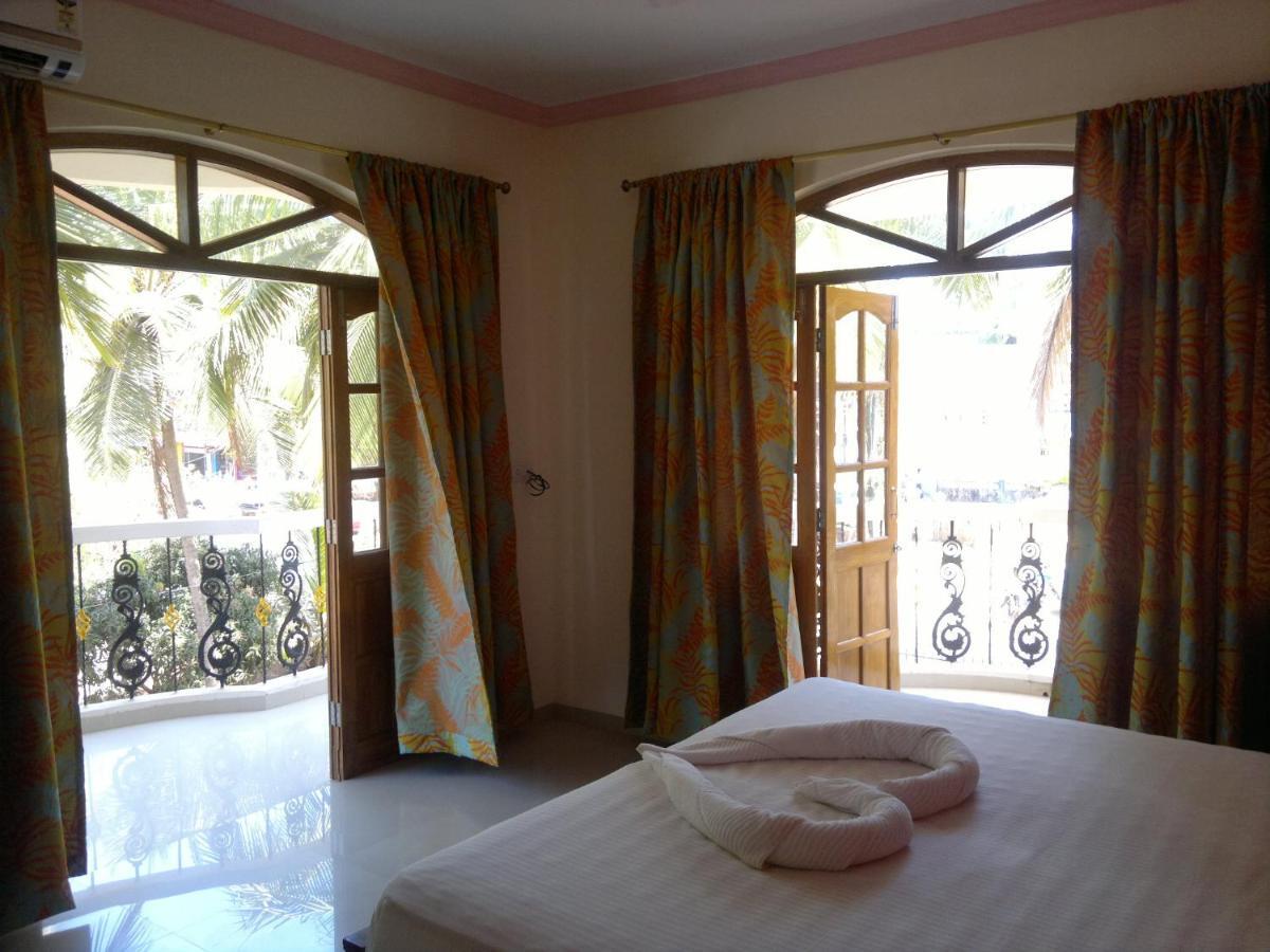 Bluesea Beach Resort Candolim Bagian luar foto